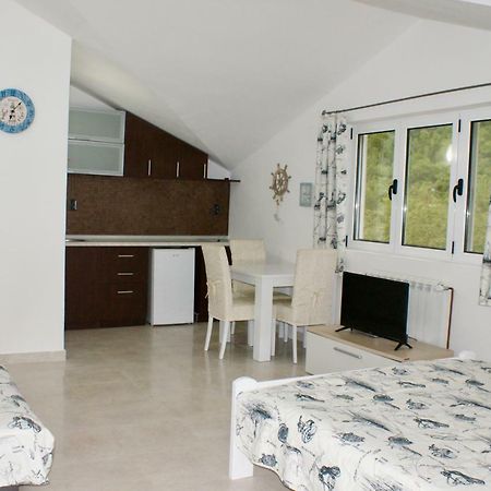 Studio Apartments Morinj Bagian luar foto