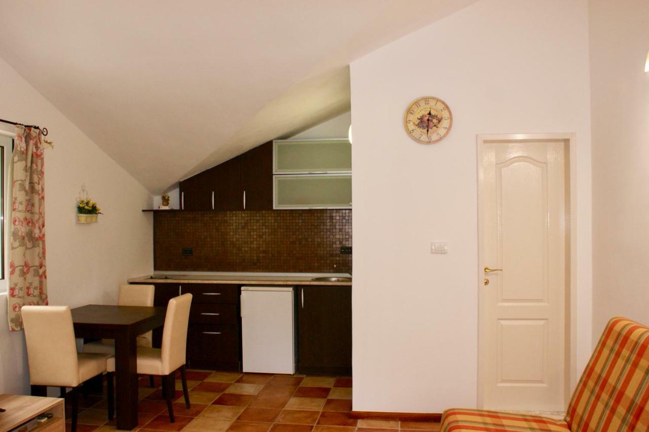 Studio Apartments Morinj Bagian luar foto