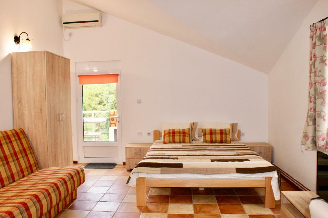 Studio Apartments Morinj Bagian luar foto