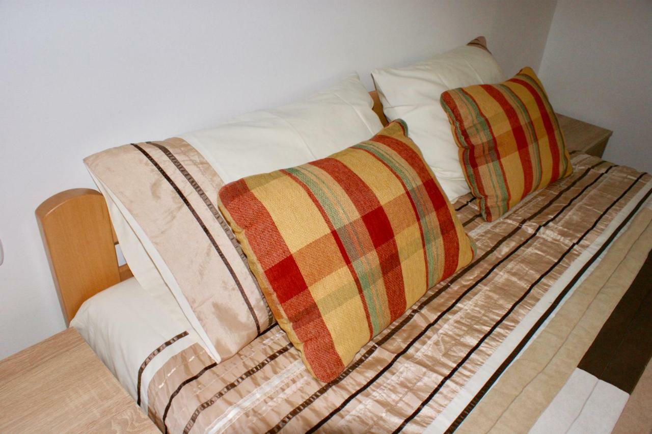 Studio Apartments Morinj Bagian luar foto
