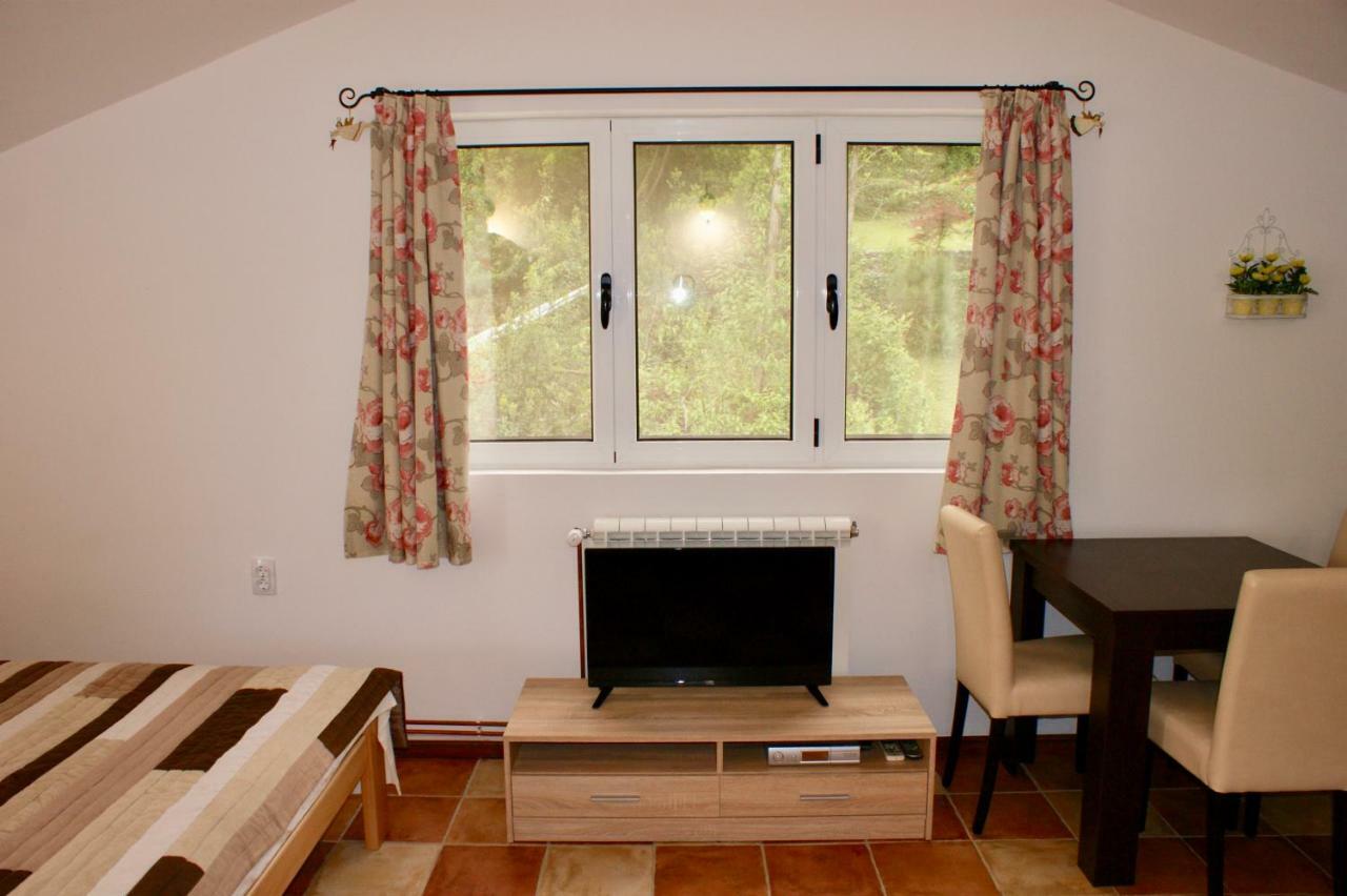 Studio Apartments Morinj Bagian luar foto