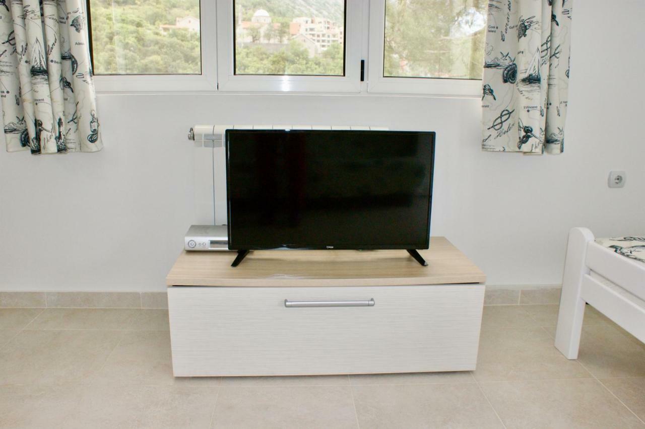 Studio Apartments Morinj Bagian luar foto