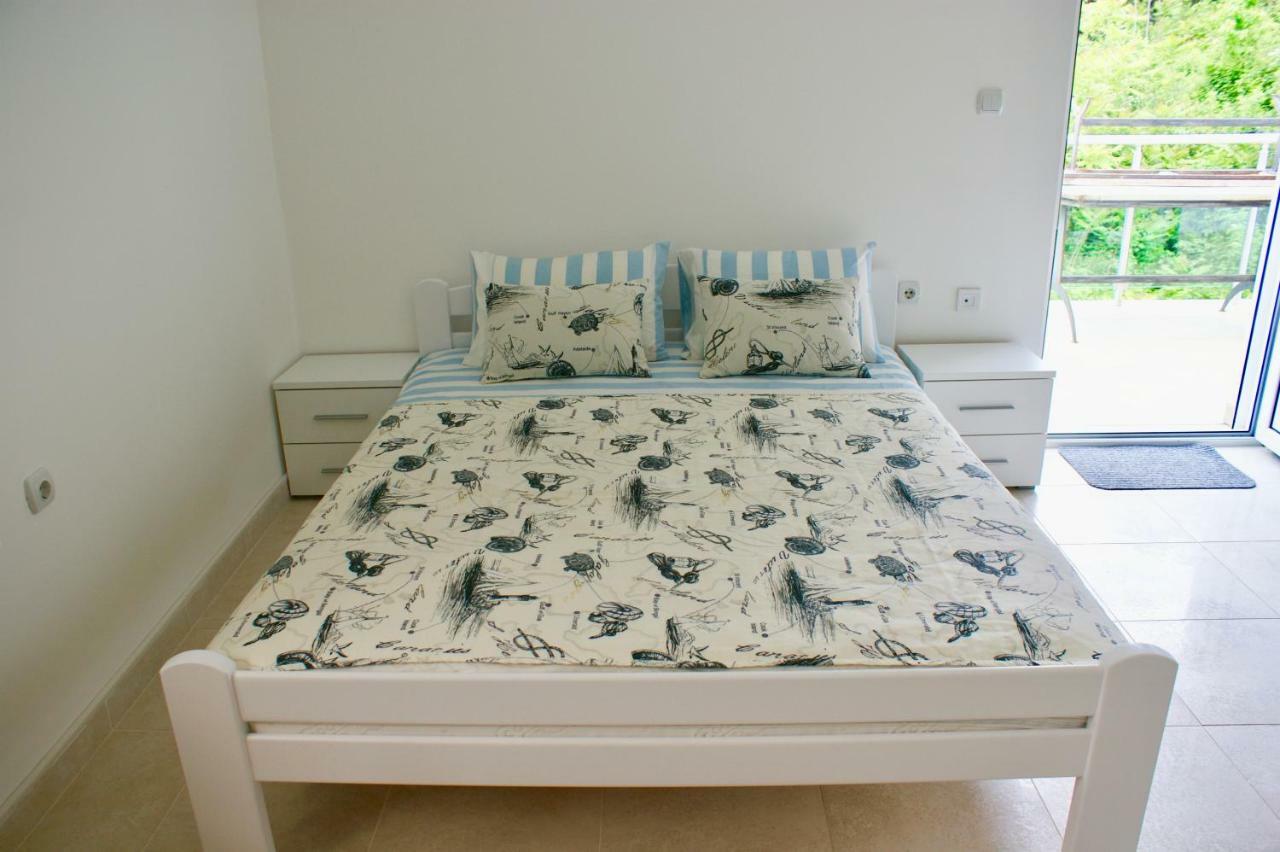 Studio Apartments Morinj Bagian luar foto