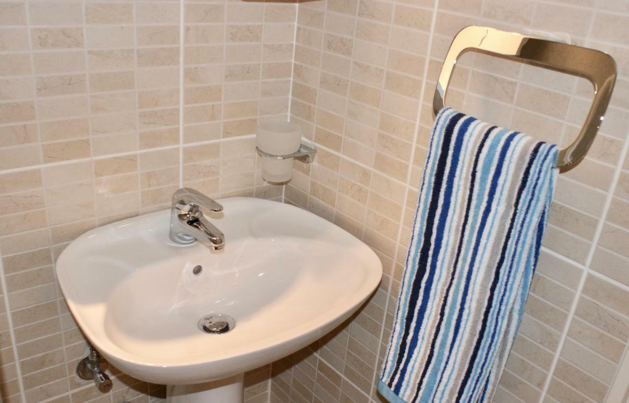 Studio Apartments Morinj Bagian luar foto