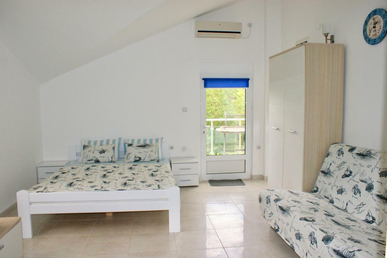 Studio Apartments Morinj Bagian luar foto