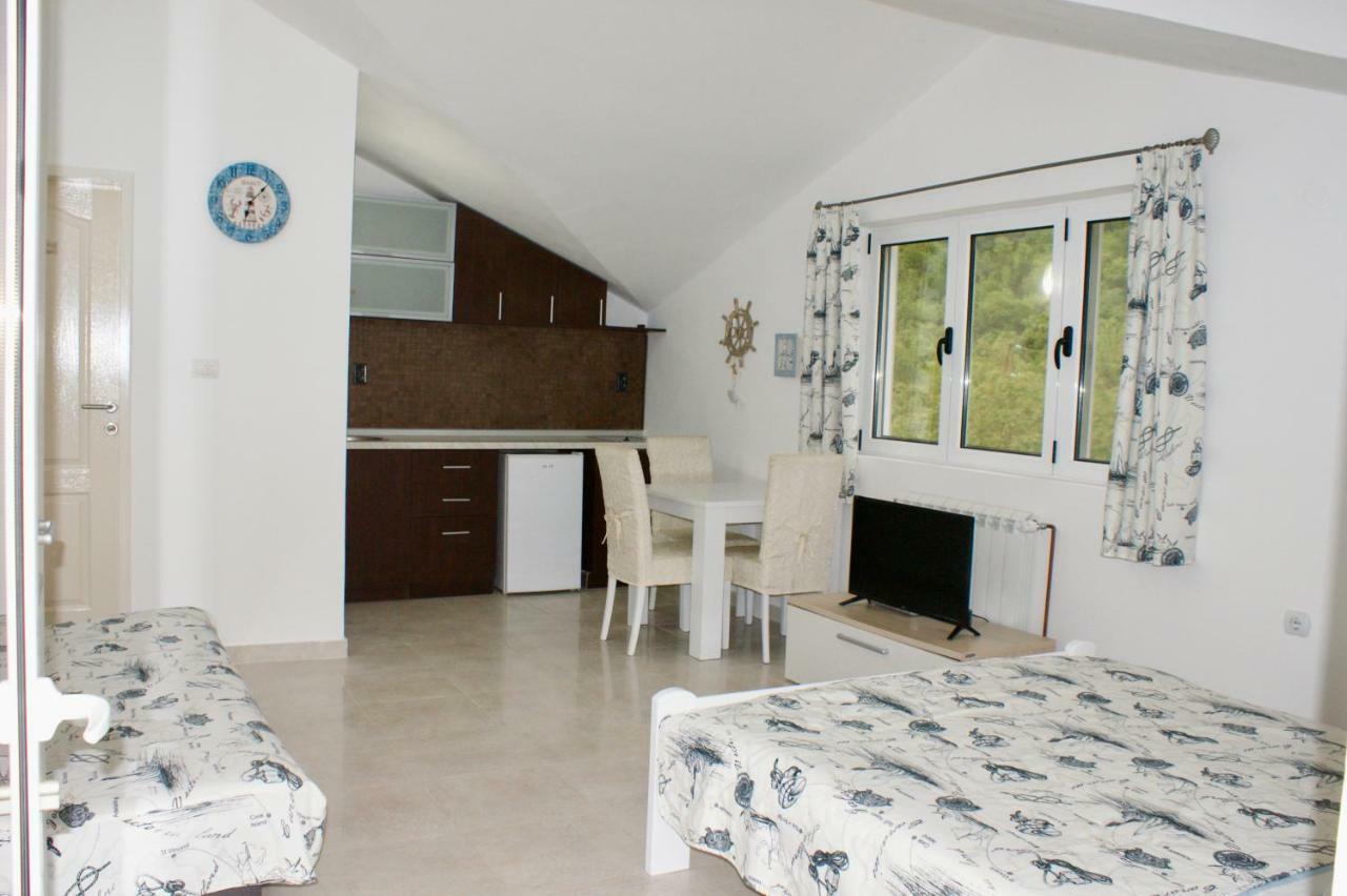 Studio Apartments Morinj Bagian luar foto